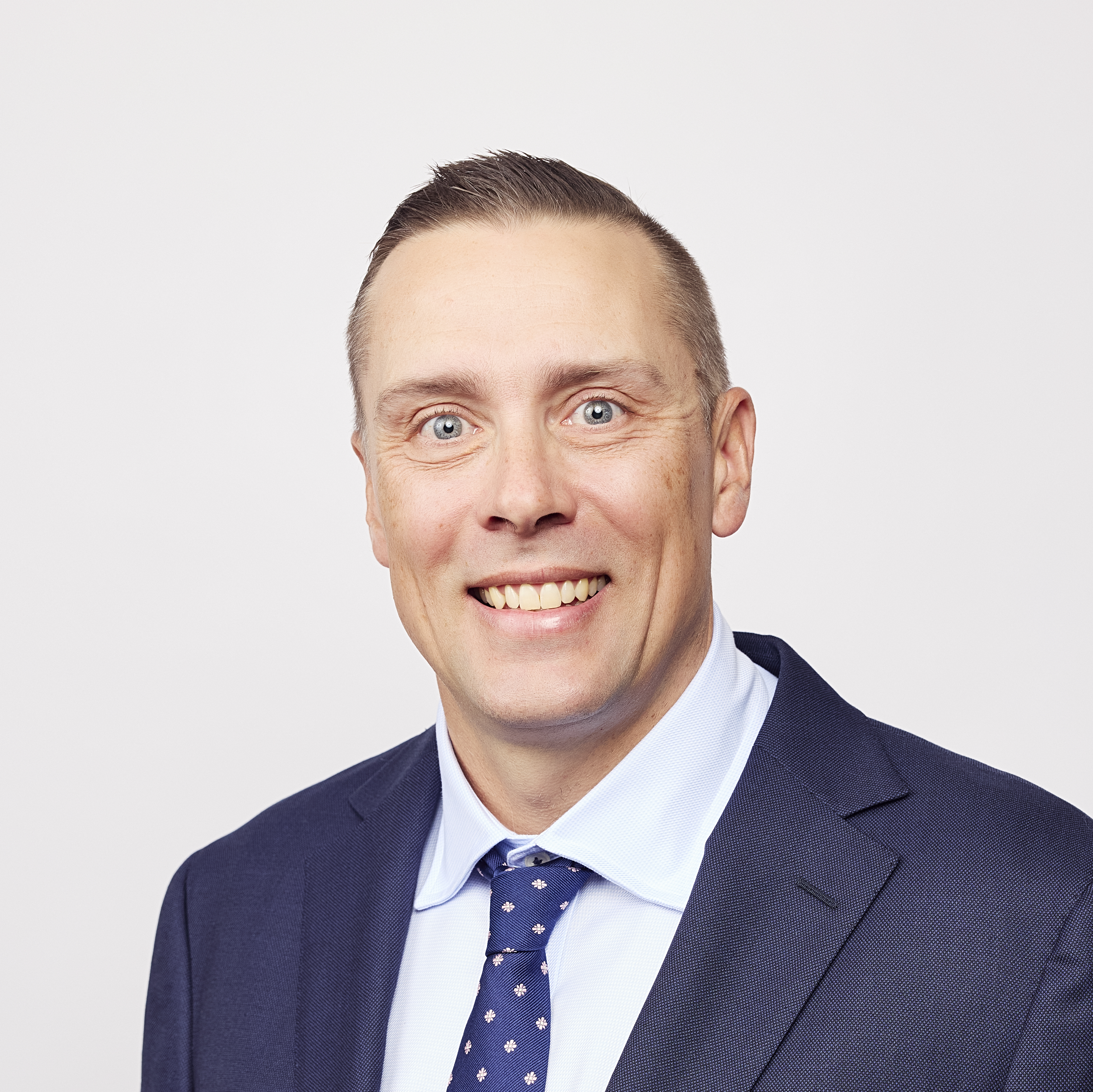260803_CH_Headshots&Brand_23_BenEllis_0256[Square] (1)