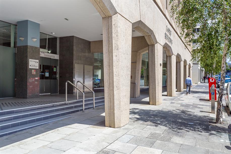 009_Open2view_ID393956-134_Macquarie_street[1]